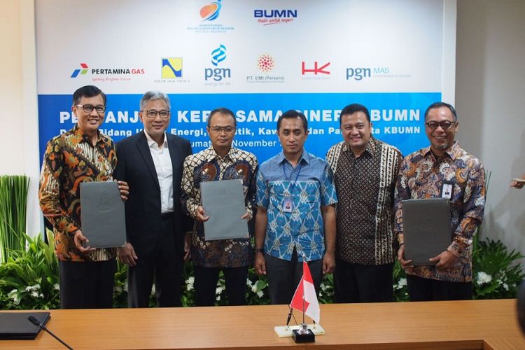 PT PGN (Persero) Tbk menandatangani kerjasama dengan empat BUMN, yakni Perum Jasa Titta II, PT Energy Management Indonesia, PT Pertamina (Persero), dan PT Hutama Karya (Persero), Jumat (10/11/2017)