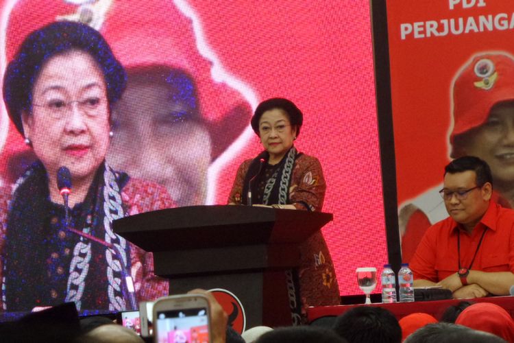 Ketua Umum PDI-P Megawati Soekarnoputri saat berbicara di depan kader partainya dalam pembukaan Rakernas Baguna PDI-P di kantornya, Jakarta, Sabtu (28/10/2017).