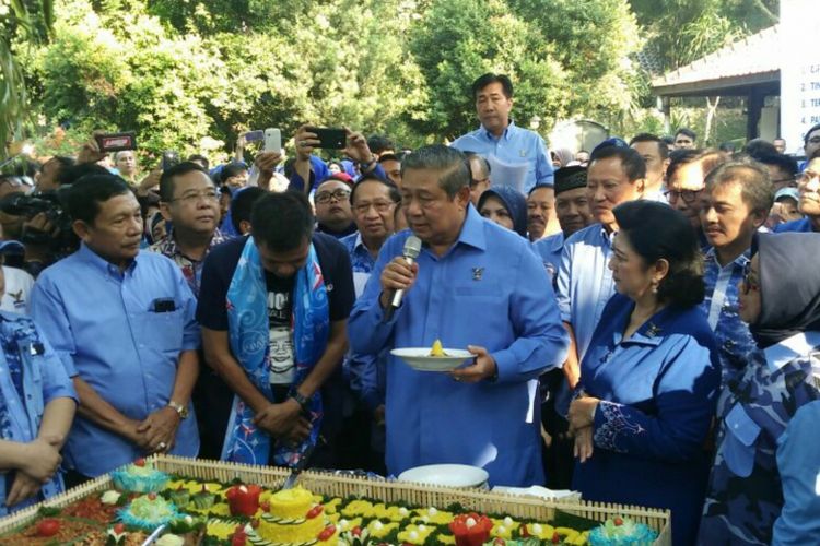 Ketua Umum Partai Demokrat Susilo Bambang Yudhoyono saat menghadiri syukuran Partai Demokrat ke-16 di Puri Cikeas, Bogor, Jawa Barat, Sabtu (9/9/2017).