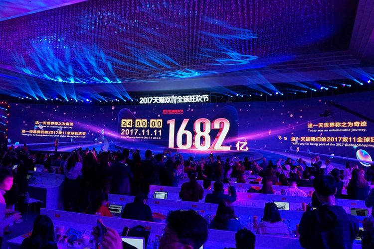 Selebrasi pesta belanja online atau 11.11 Alibaba Global Shopping Festival 2017 di Shanghai, Sabtu dinihari waktu Shanghai (12/11/2017).(KOMPAS.com/PRAMDIA ARHANDO JULIANTO)
