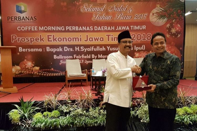 Gus Ipul saat menjadi pembicara dalam Coffee Morning Perhimpunan Bank Nasional (Perbanas) Daerah Jatim dengan tema Prospek Ekonomi Jatim 2018 di Surabaya, Rabu (17/1/2018)