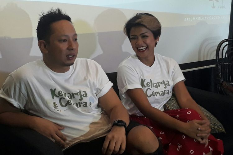 Ringgo Agus Rahman dan Nirina Zubir ditemui dalam jumpa pers film Keluarga Cemara di Kinosaurus, Kemang, Jakarta Selatan, Jumat (29/9/2017). ((KOMPAS.com/SINTIA ASTARINA))