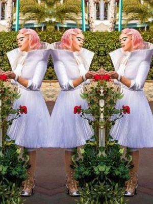 Katy Perry mengenakan boots rancangan desainer asaal Indonesia, Rinaldy Yunardi, untuk keperluan klip video Chained to the Rhytm