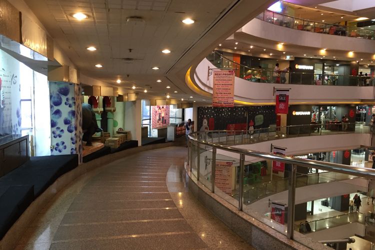 Suasana Plaza Blok M yang sepi pengunjung, Sabtu (16/9/2017).