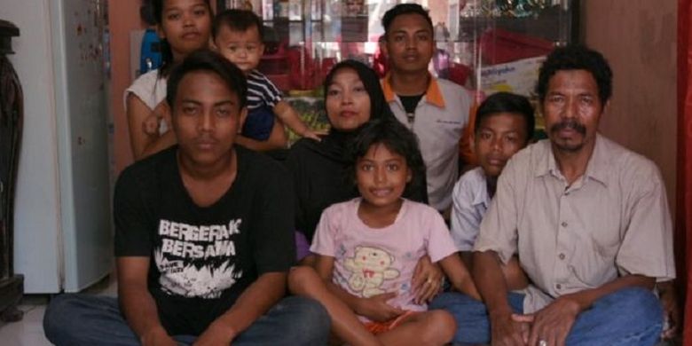 bbc

Alberto Muhammad beserta istri dan anak-anaknya di Karawang, Jawa Barat.