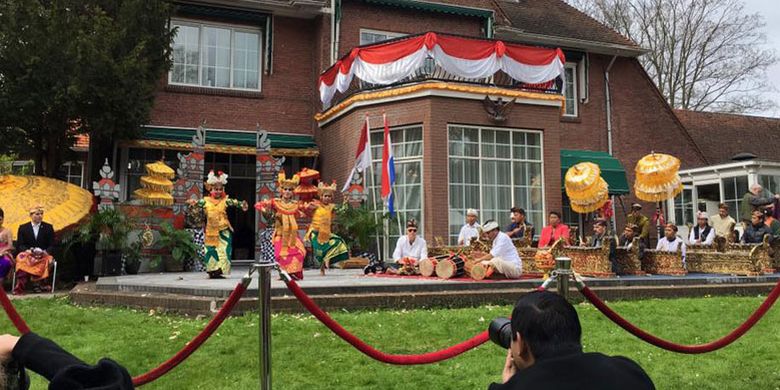 Merayakan Galungan dan Kuningan di Wassenaar Belanda Merayakan Galungan dan Kuningan di Wassenaar Belanda video viral info traveling info teknologi info seks info properti info kuliner info kesehatan foto viral berita ekonomi