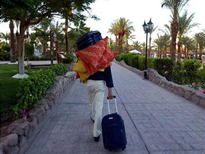 Seru Mana, Traveling Sendirian atau Berombongan?