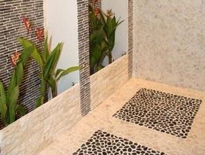 Desain Kamar Mandi Alam on Mozaik Batu Alam Untuk Dinding Dan Lantai   Kompas Com