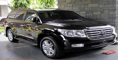 Lho, Mobil Pelat Merah Ditarik "Dealer"