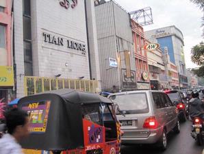 Warga Luar Jakarta Pun ke Pasar Pancoran