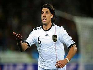 Foto Sami Khedira Memeluk Wanita Bugil Bawa Korban