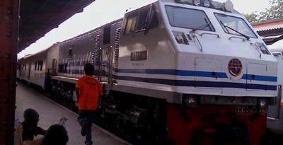 Calon Penumpang Kereta Beralih ke Bus  