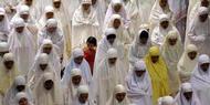 Jemaah Shalat Id di Jalan Raya 