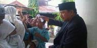 Anak Anak Berebut Uang di Rumah Palaguna