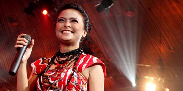 Takut Tomcat, Tantri "Kotak" Minum Vitamin