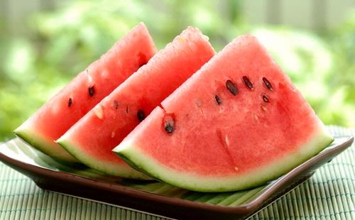 buah semangka segar