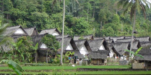 Kampung Naga, Merasakan Adat Leluhur