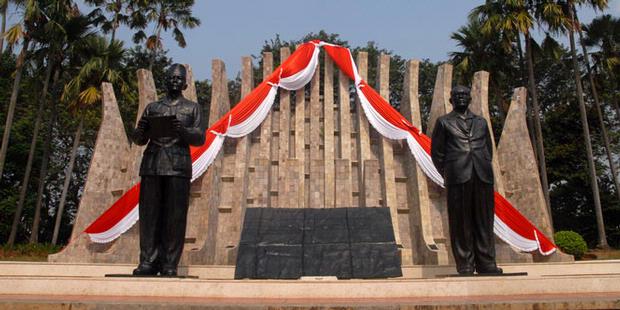 Massa PDIP Berkumpul di Tugu Proklamasi