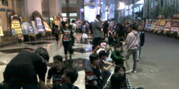 Para Fans Grup Musik Mulai Padati JCC