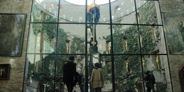 Seniman Salvador Dali, Gila atau Jenius?