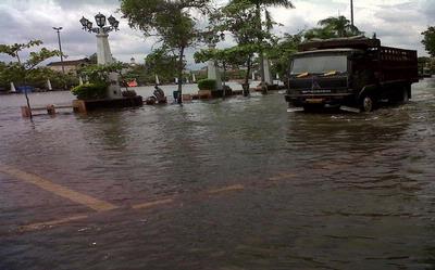 Banjir di Semarang Belum Surut
