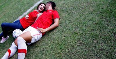 Jelang Nikah, Okie Agustina Pusing