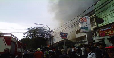 Ada Kebakaran, Depan Pasar Palmerah Macet 