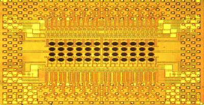 SPESIFIKASI CHIP HOLEY OPTOCHIP BUATAN IBM 2012 | Bisa Mentransfer Data Hingga 1 Tbps (1 Terabit per second).