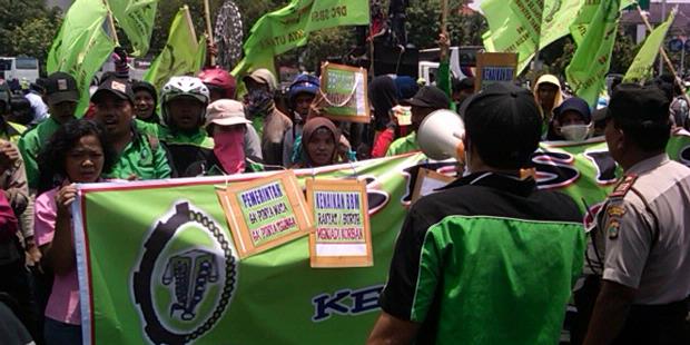 Konami Kelompok Terakhir Demo Istana