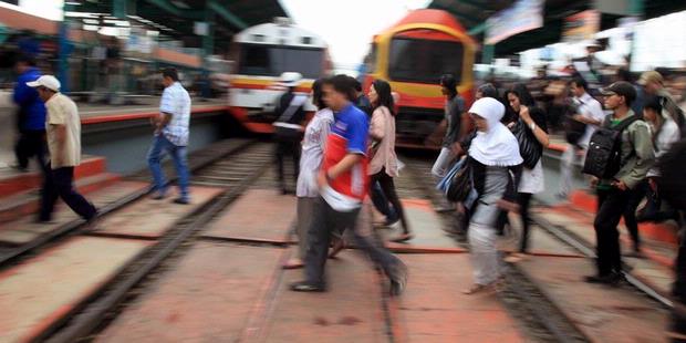 Kaki Kiri Jaka Putus Terlindas Roda KRL
