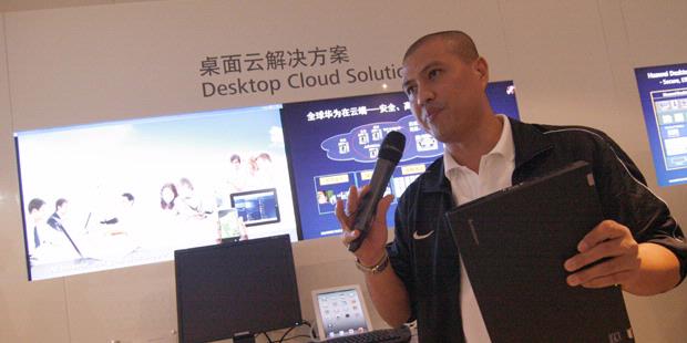 General Manager Cloud and Marketing Machine Technology PT XL Axiata Tbk (XL) Arkav Juliandri menerangkan tentang komputasi awan.