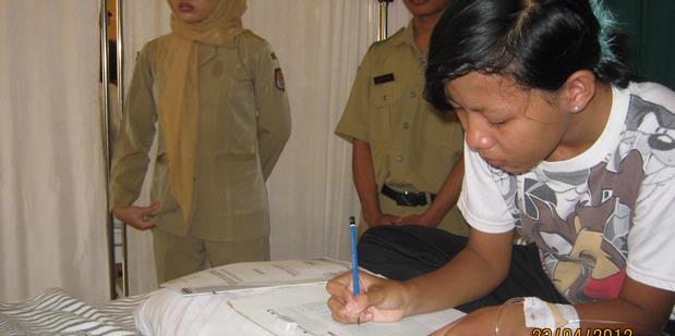 Tak Bisa Buang Air Besar, Laila Ujian di RS