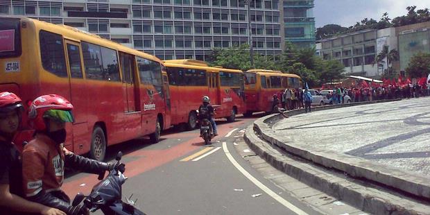 14 Bus Transjakarta Tertahan di Bundaran HI