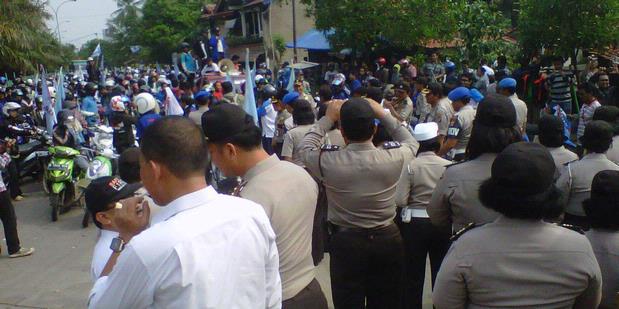 Massa Buruh Tutup Lagi Pintu M1 Bandara 