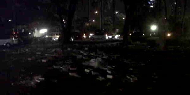 Halaman Ballroom Hotel Sultan Penuh Sampah