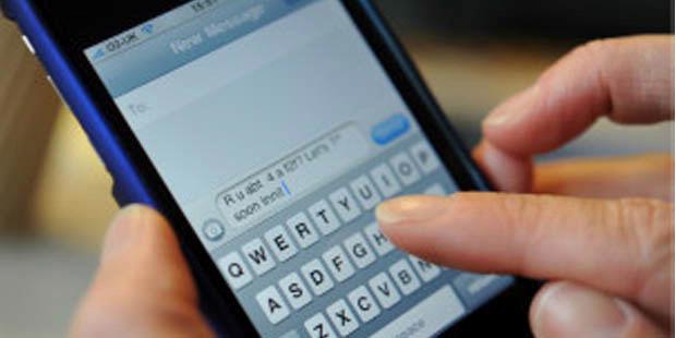 Axis Ingin Biaya SMS Antar-operator Dikaji Ulang