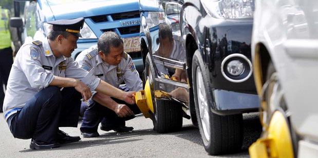 Parkir Sembarangan, 5 Mobil Digembok