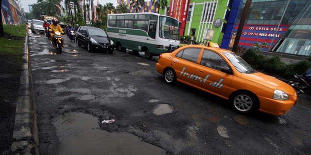 Segera Perbaiki Jalan Rusak akibat Banjir