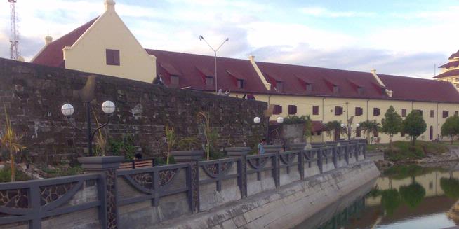 Rotterdam Makassar