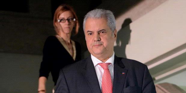 Dijemput ke Bui, Mantan PM Romania Coba Bunuh Diri