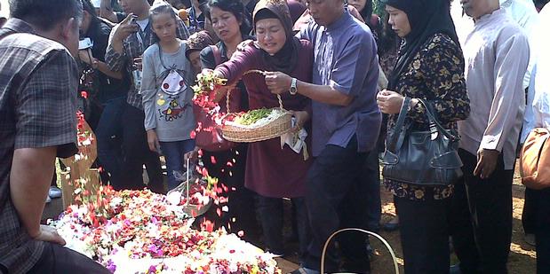 Anak Kapten Agus: Biasanya Bapak "Nunggu" Ibu Shalat...
