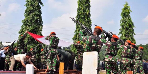 Berita Foto: Pemakaman Kapten Agus Supriyadi