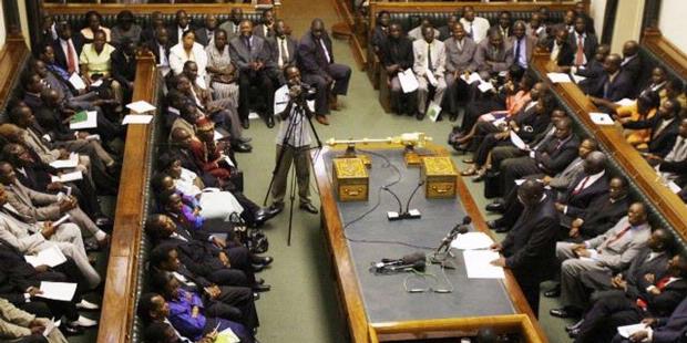 68 Anggota DPR Zimbabwe Ikut Sunat Massal