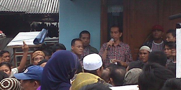 Jokowi Bantu Orang Sakit di Cipete