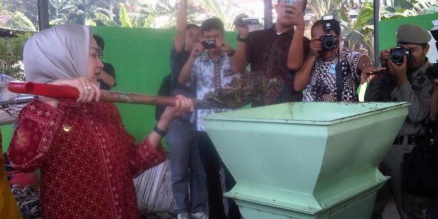 Airin Serius Urus Sampah