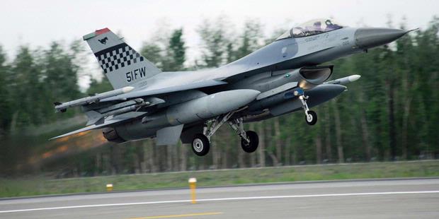 F-16 AU AS Jatuh di Lepas Pantai Jepang