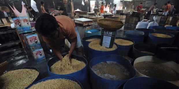 Warga Resah, Harga Tempe Sepadan Sepotong Ayam