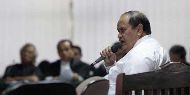 KPK Belum Mau Umumkan Status Emir Moeis