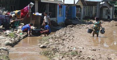 Banjir Bandang di Padang Akibat Penebangan Liar