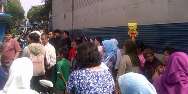 Limbah Pabrik Susu Bau, Warga Ciracas Demo